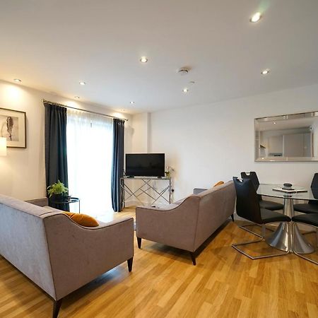 Modern 2 Bed Apartment With Juliet Balcony - Dhb Stays Λιντς Εξωτερικό φωτογραφία