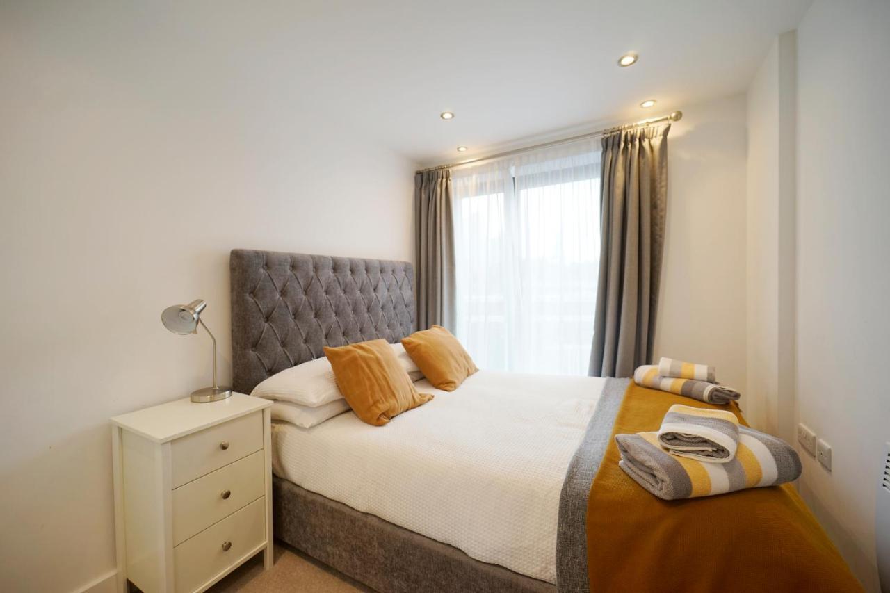 Modern 2 Bed Apartment With Juliet Balcony - Dhb Stays Λιντς Εξωτερικό φωτογραφία